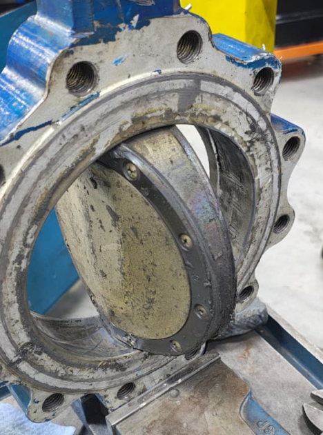 Válvula Borboleta DN 200 contaminada com resíduos